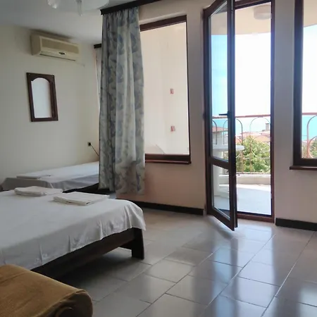 Lazur Hotell 2*