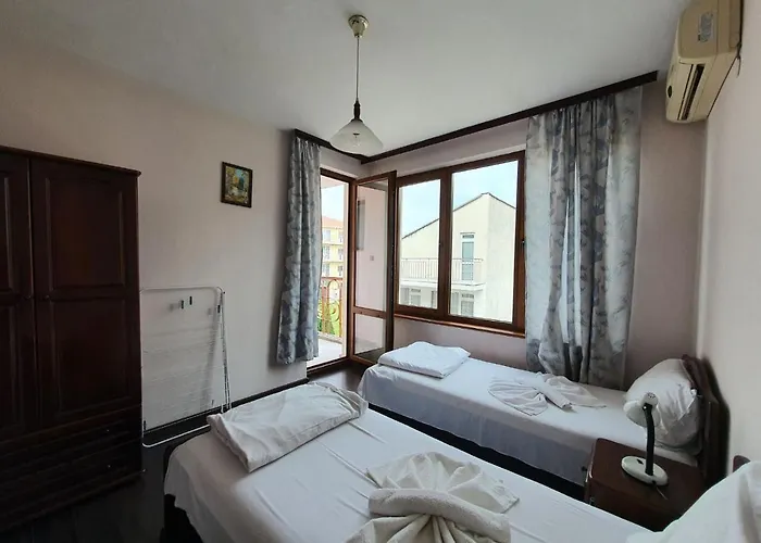 فندق Lazur رافدا